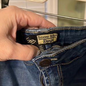 Boutique jeans distressed